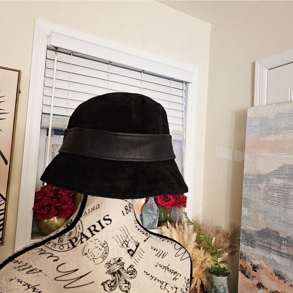 VTG Danier Genuine Suede Unisex Leather Bucket Style Hat. - Picture 7 of 15